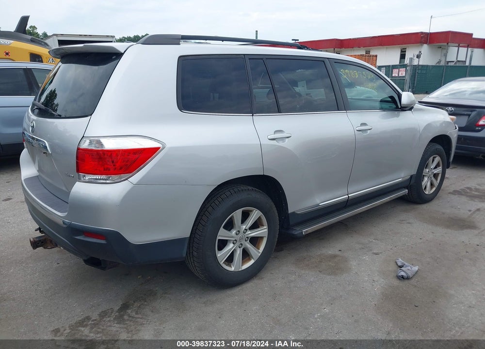 2011 TOYOTA HIGHLANDER BASE V6 VIN: 5TDBK3EH5BS092984