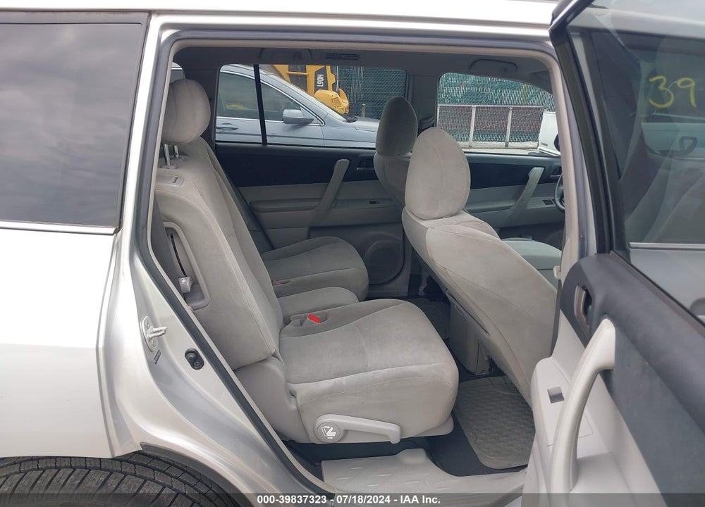 2011 TOYOTA HIGHLANDER BASE V6 VIN: 5TDBK3EH5BS092984