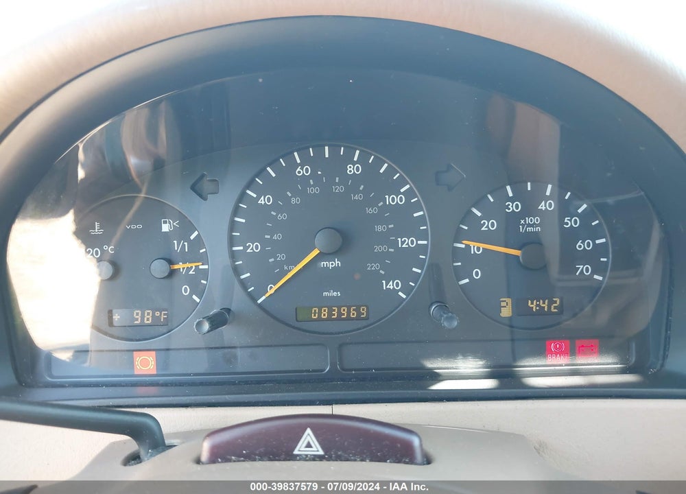 2000 MERCEDES-BENZ ML 320 VIN: 4JGAB54E0YA185847