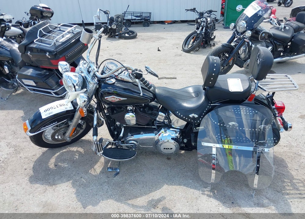 2013 HARLEY-DAVIDSON FLSTC HERITAGE SOFTAIL CLASSIC VIN: 1HD1BWV19DB028195