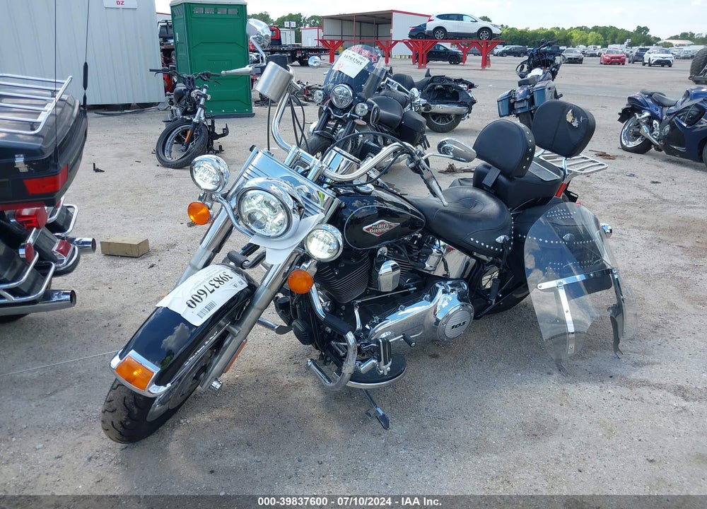 2013 HARLEY-DAVIDSON FLSTC HERITAGE SOFTAIL CLASSIC VIN: 1HD1BWV19DB028195