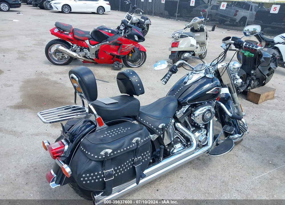 2013 HARLEY-DAVIDSON FLSTC HERITAGE SOFTAIL CLASSIC VIN: 1HD1BWV19DB028195