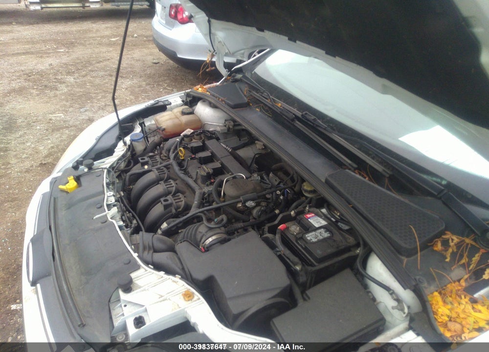 2014 FORD FOCUS SE VIN: 1FADP3K27EL105725