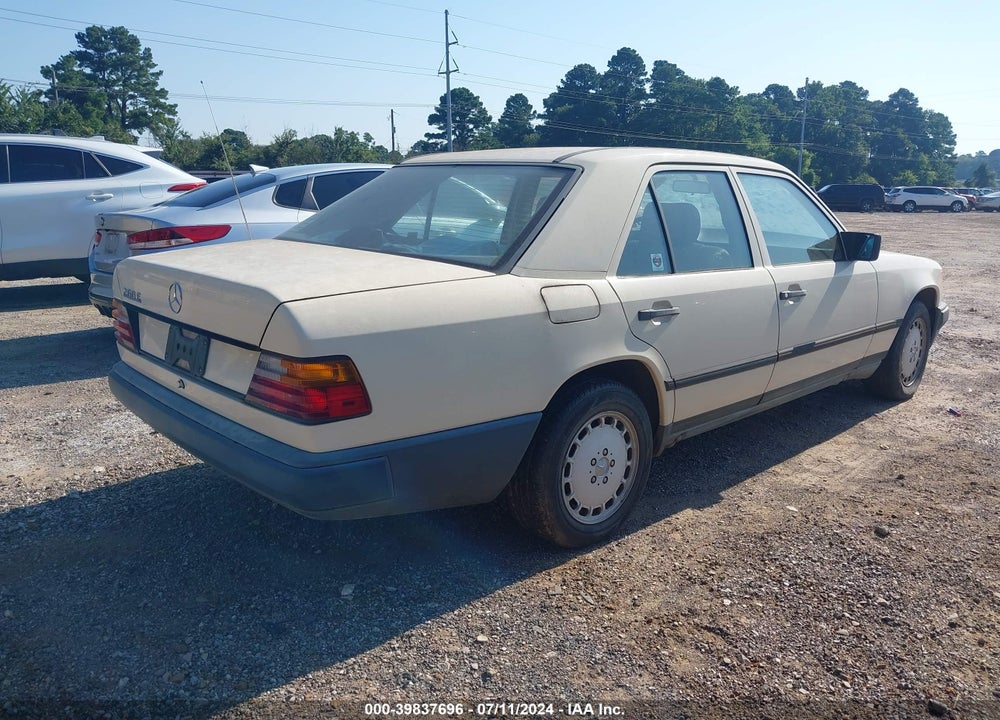 1987 MERCEDES-BENZ 260 E VIN: WDBEA26D2HA455686