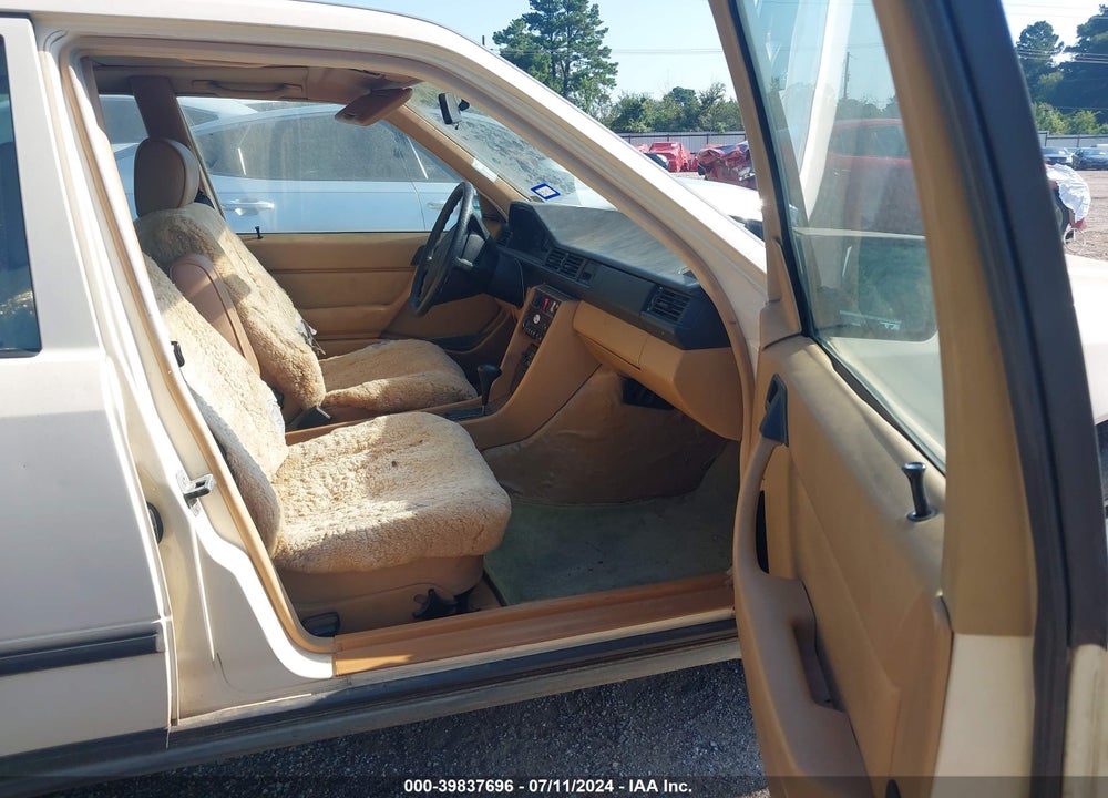 1987 MERCEDES-BENZ 260 E VIN: WDBEA26D2HA455686