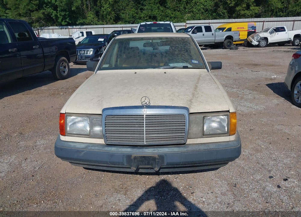 1987 MERCEDES-BENZ 260 E VIN: WDBEA26D2HA455686