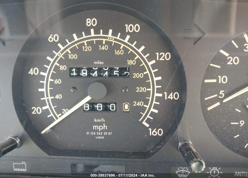 1987 MERCEDES-BENZ 260 E VIN: WDBEA26D2HA455686