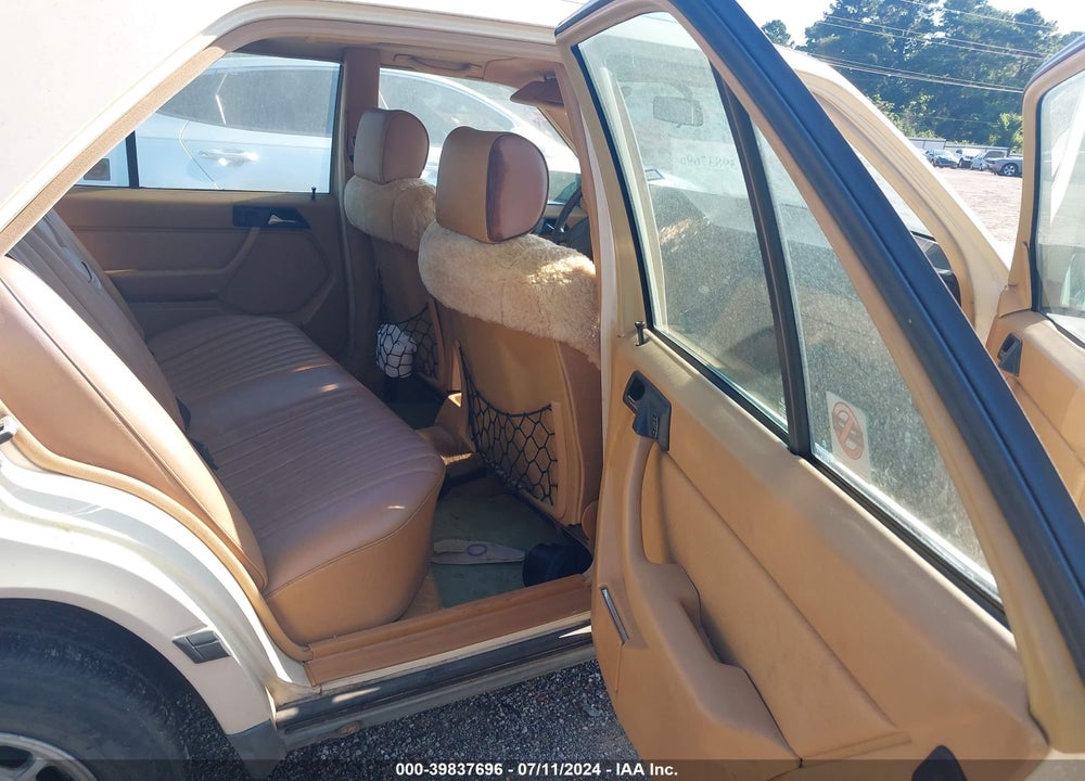 1987 MERCEDES-BENZ 260 E VIN: WDBEA26D2HA455686