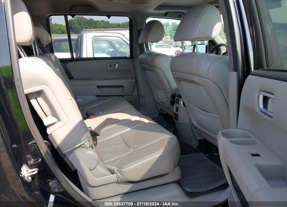 2015 HONDA PILOT TOURING VIN: 5FNYF4H98FB044527