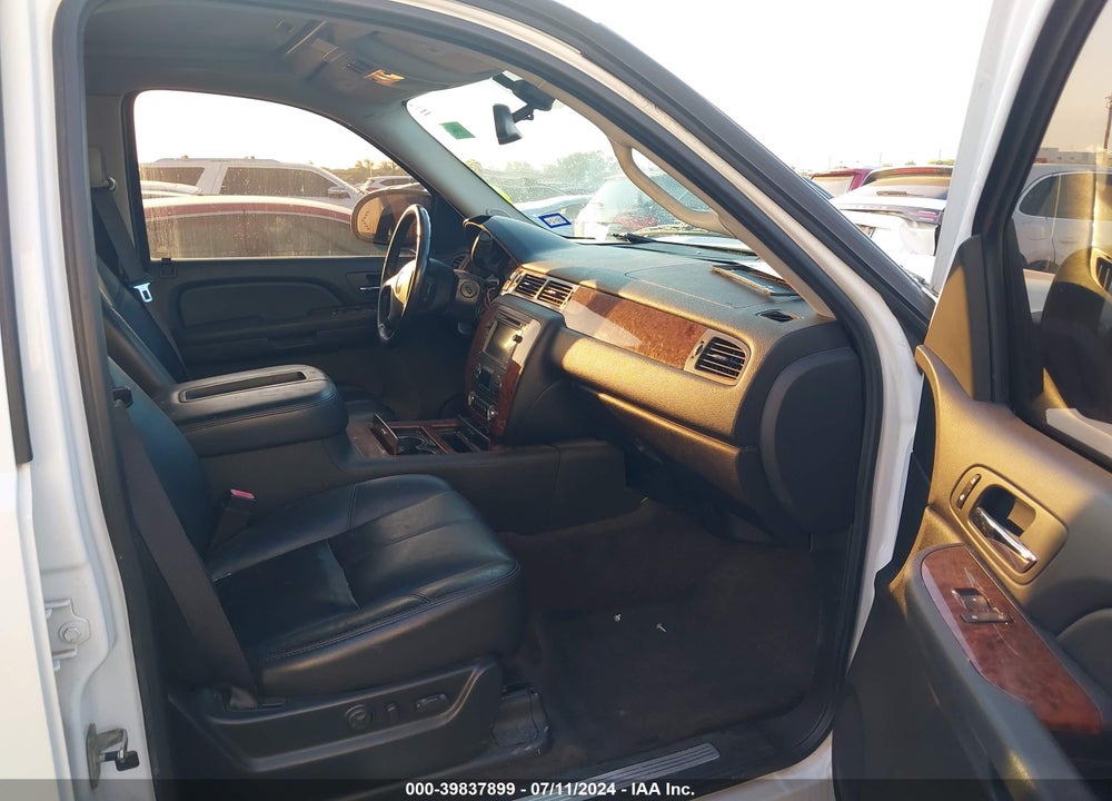 2008 CHEVROLET TAHOE LTZ VIN: 1GNFC13028R235677
