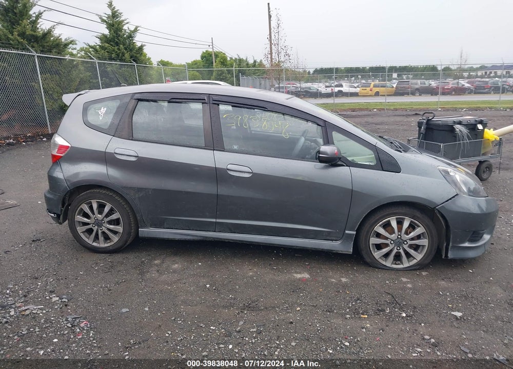 2013 HONDA FIT SPORT VIN: JHMGE8H52DC071217