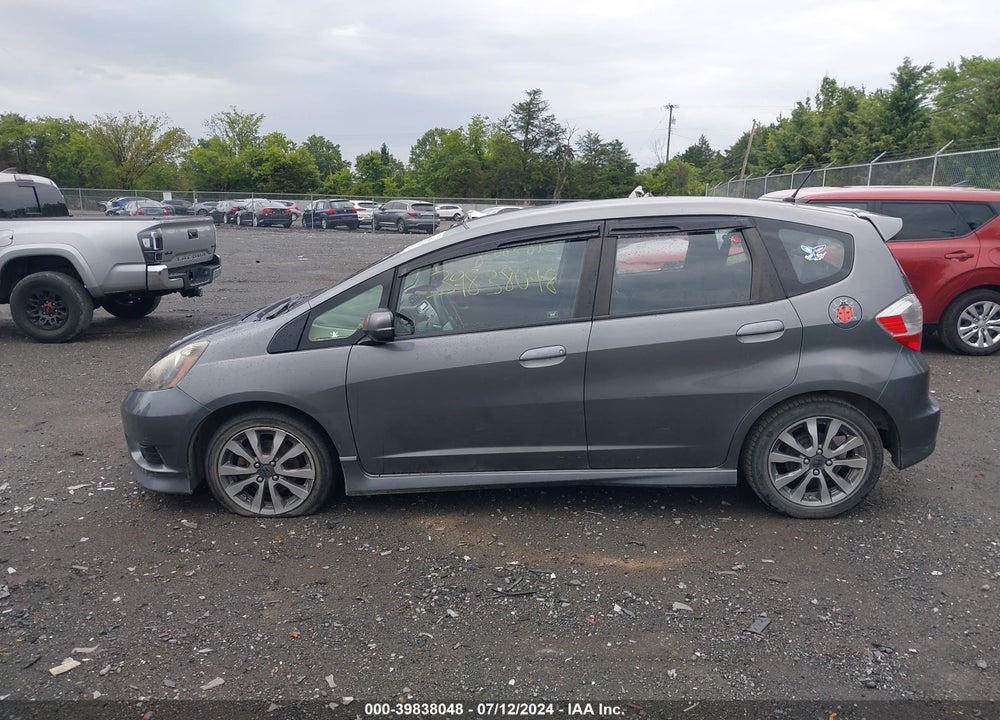 2013 HONDA FIT SPORT VIN: JHMGE8H52DC071217
