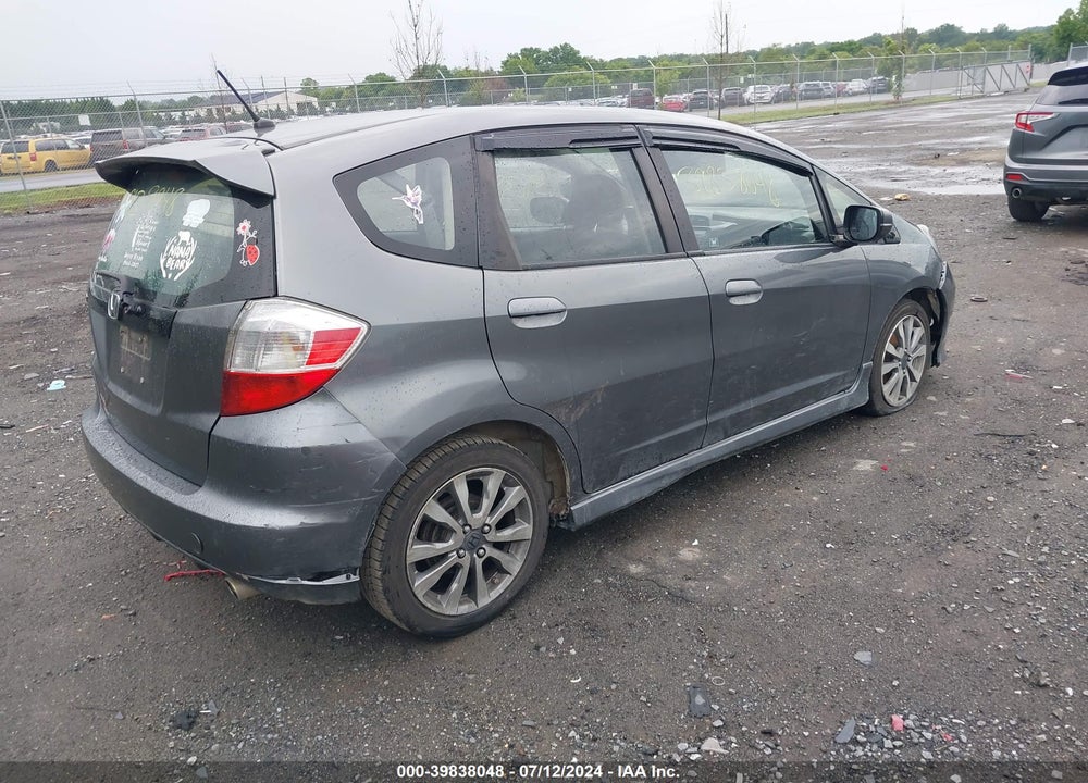 2013 HONDA FIT SPORT VIN: JHMGE8H52DC071217