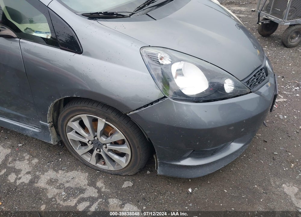 2013 HONDA FIT SPORT VIN: JHMGE8H52DC071217