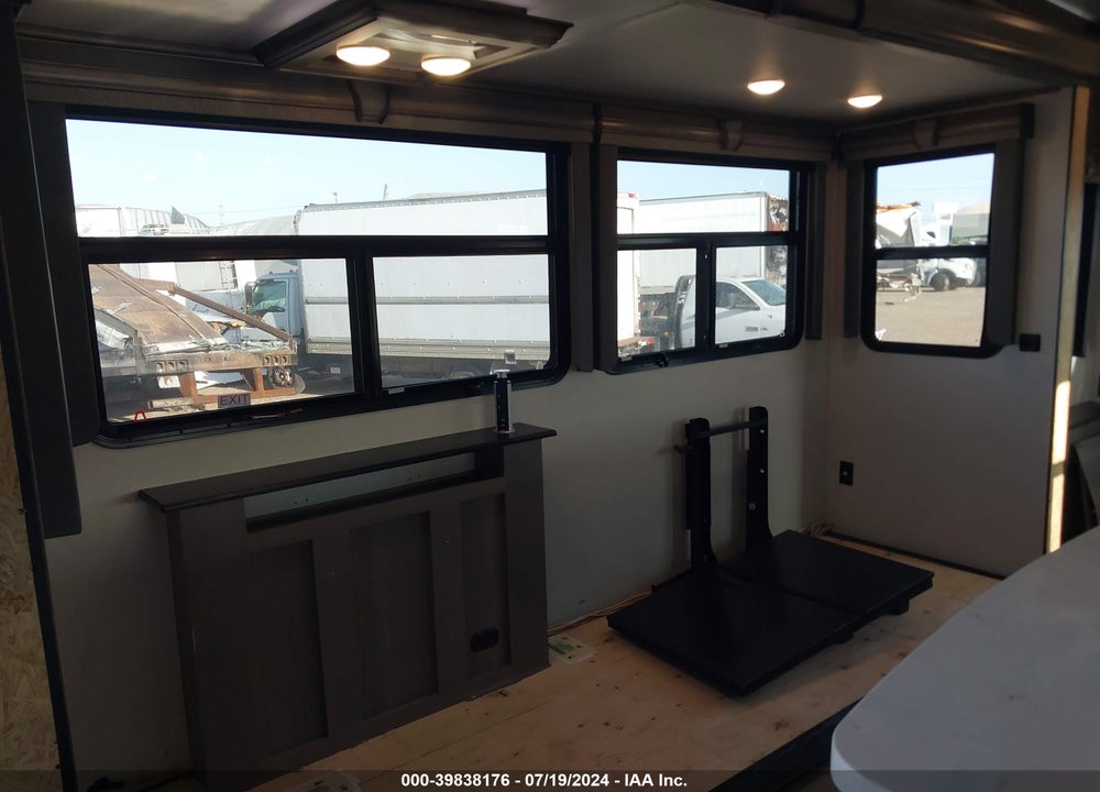 2021 KEYSTONE MONTANA VIN: 4YDF31229M4703825
