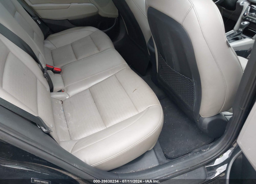 2017 HYUNDAI ELANTRA LIMITED VIN: 5NPD84LF4HH083593