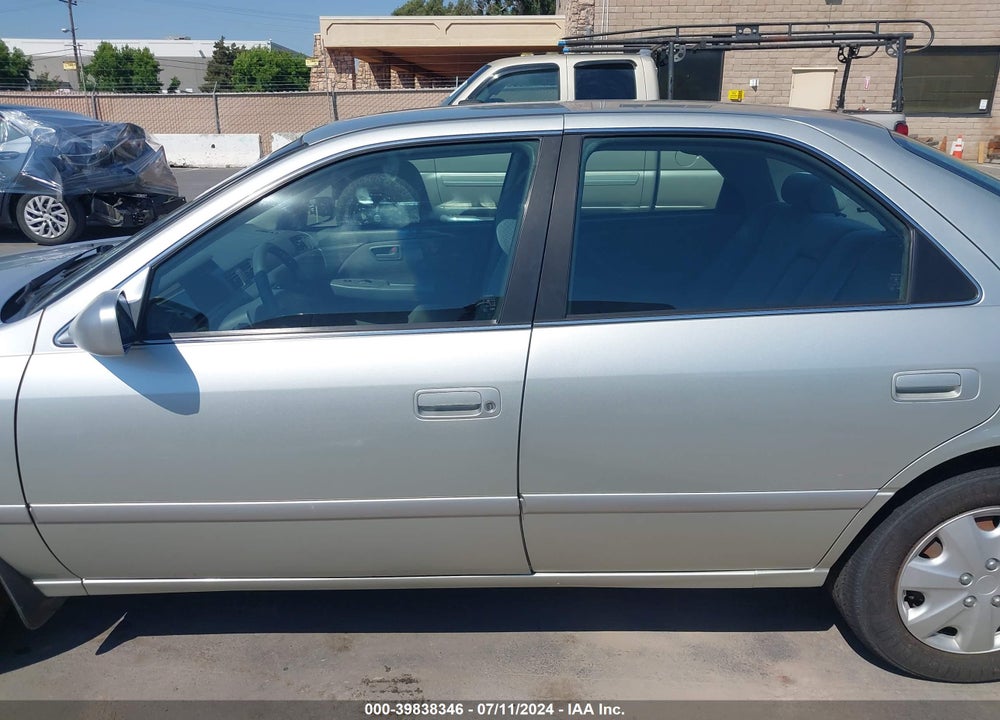 2001 TOYOTA CAMRY LE VIN: JT2BG22K110604164