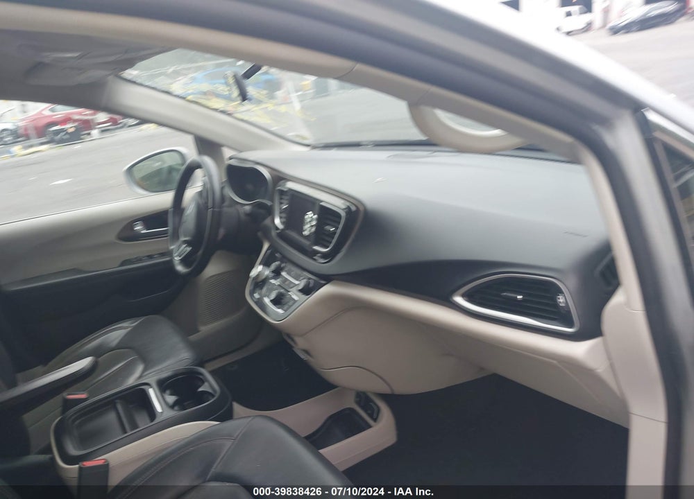 2018 CHRYSLER PACIFICA TOURING L VIN: 2C4RC1BGXJR365680