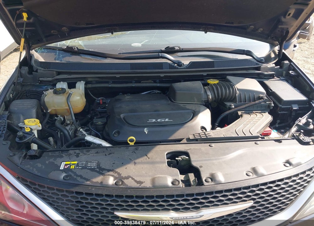 2017 CHRYSLER PACIFICA TOURING L VIN: 2C4RC1BG7HR705944