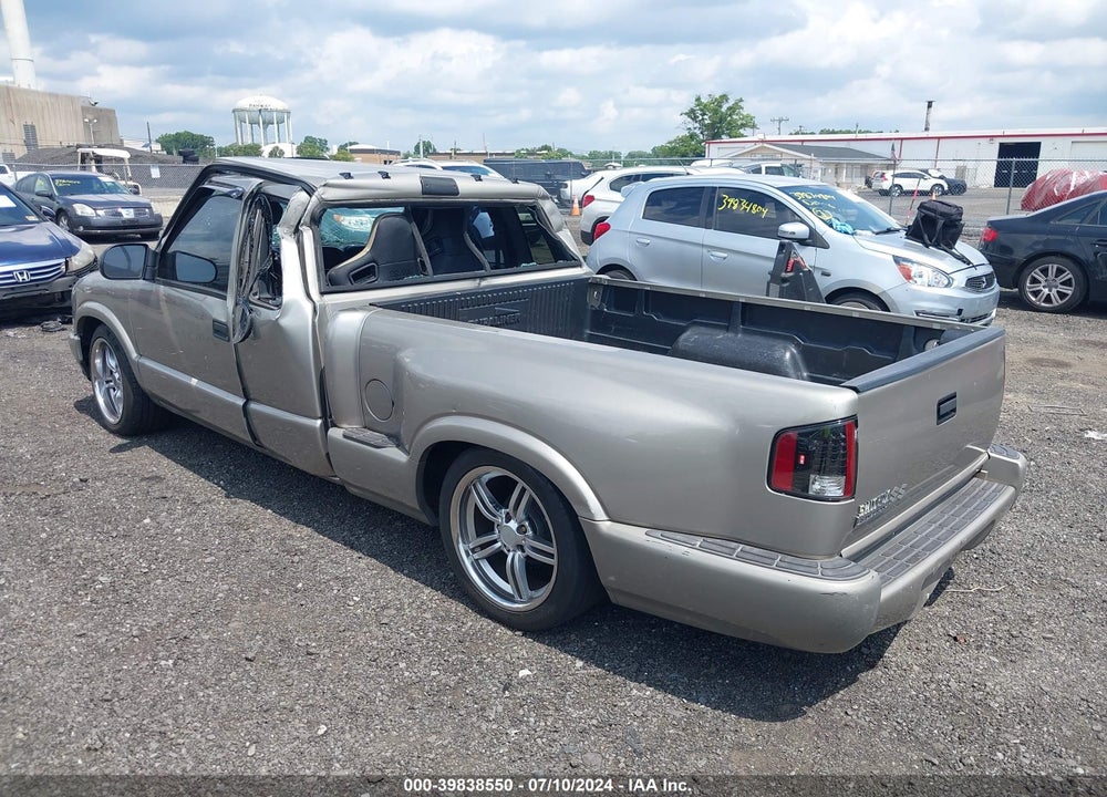 2001 CHEVROLET S-10 LS VIN: 1GCCS195418128689