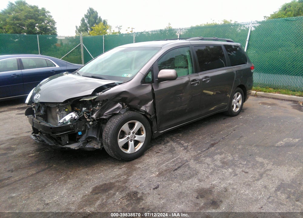 2013 TOYOTA SIENNA LE V6 8 PASSENGER VIN: 5TDKK3DC9DS317934