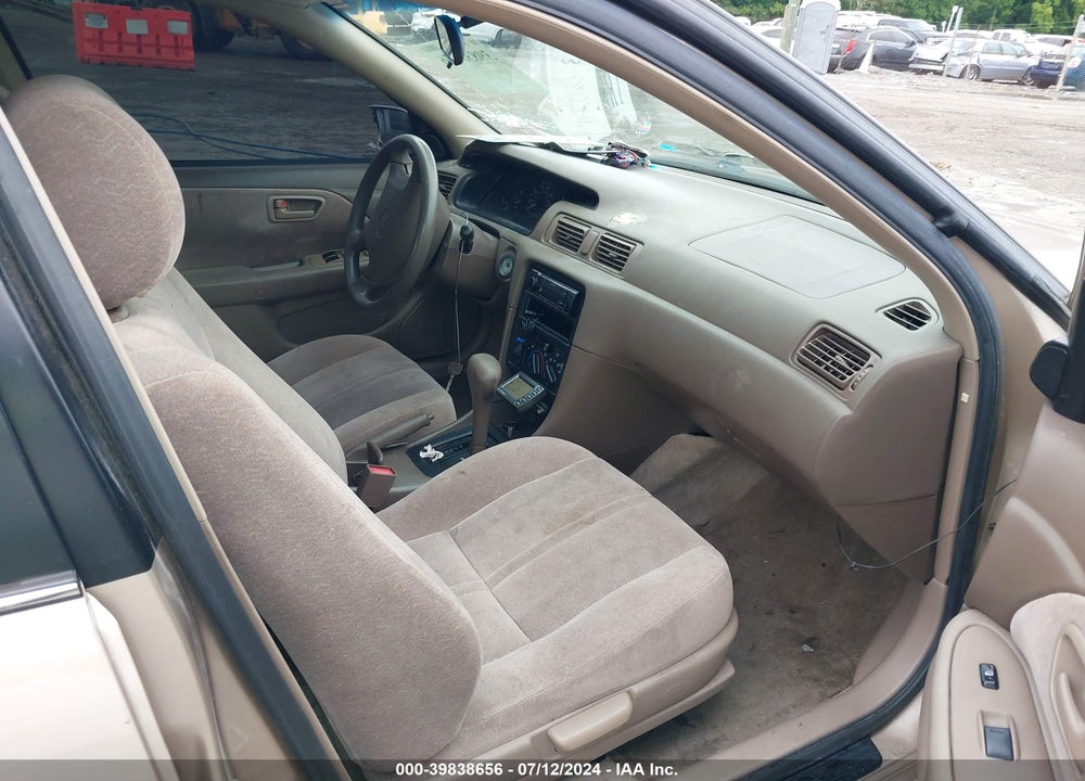 1999 TOYOTA CAMRY LE VIN: JT2BG28K4X0345220