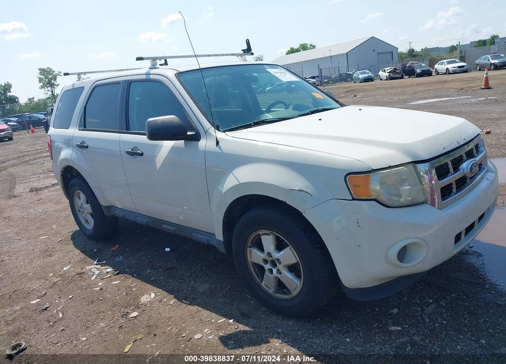 2010 FORD ESCAPE XLS VIN: 1FMCU0C76AKC27625
