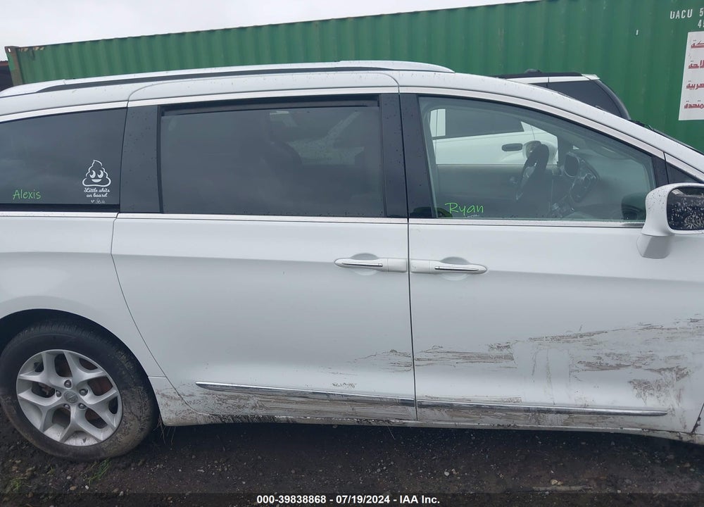 2018 CHRYSLER PACIFICA TOURING L PLUS VIN: 2C4RC1EG4JR111507