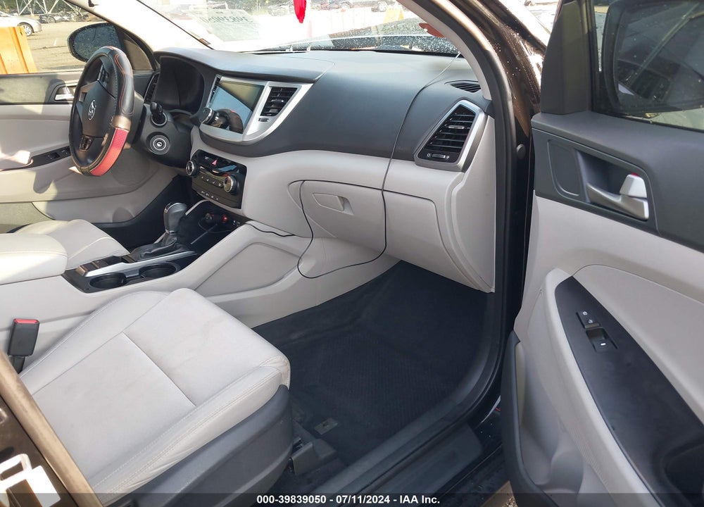 2018 HYUNDAI TUCSON SE VIN: KM8J23A44JU633009