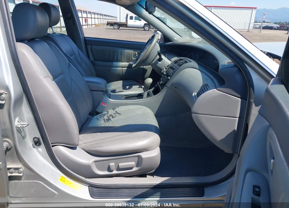 2001 TOYOTA AVALON XL VIN: 4T1BF28B11U178871