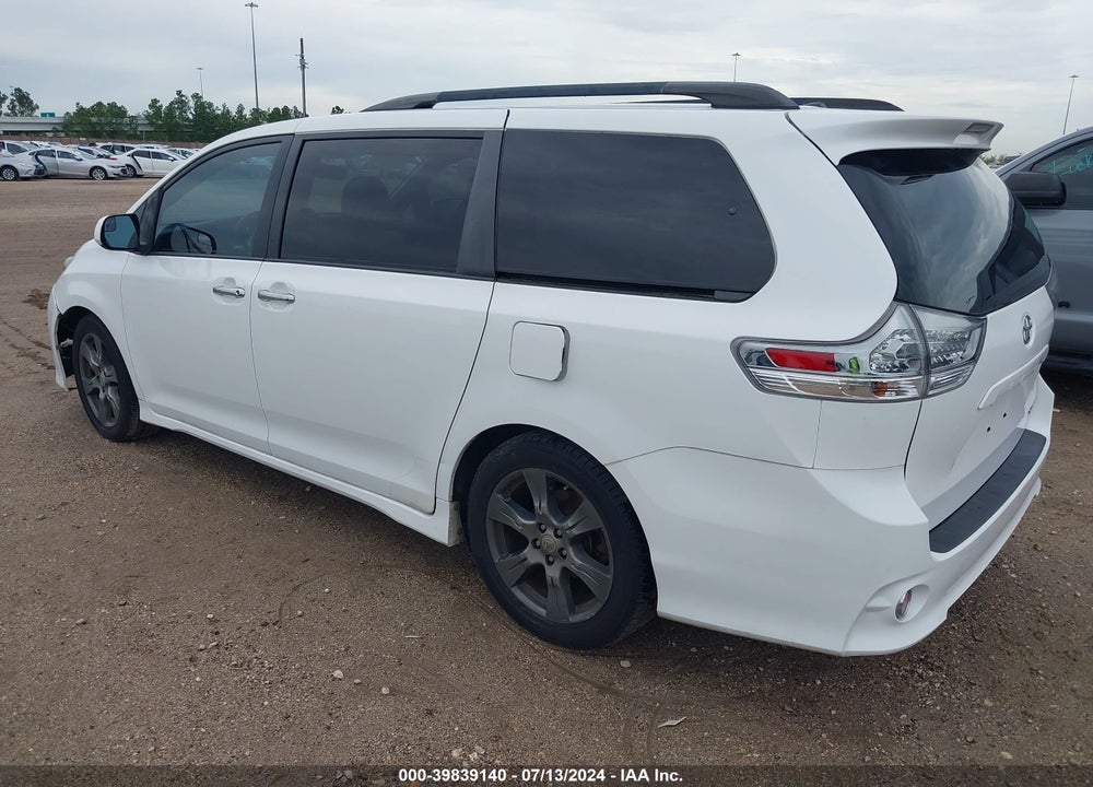 2017 TOYOTA SIENNA SE 8 PASSENGER VIN: 5TDXZ3DC8HS827960