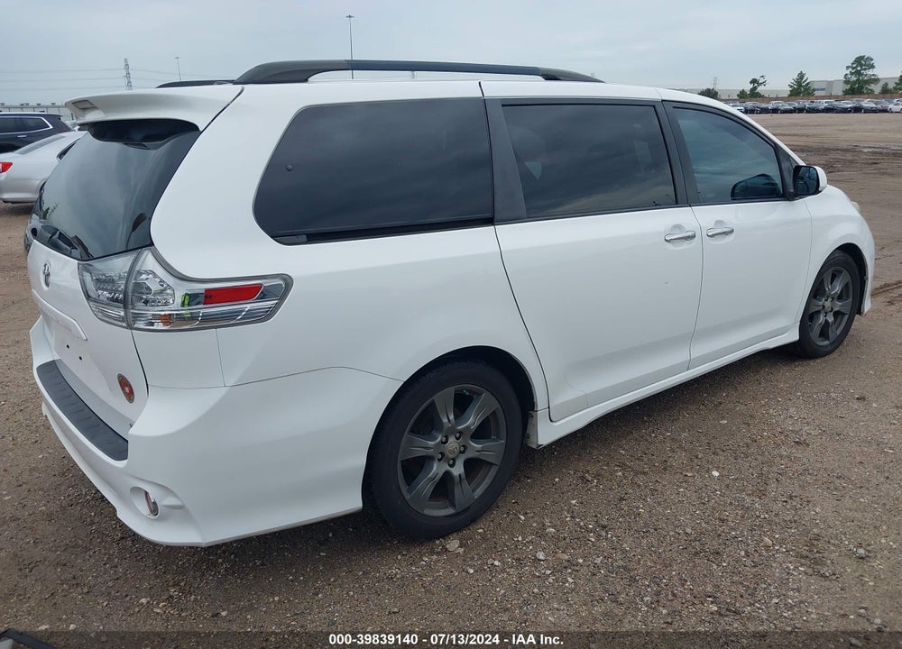 2017 TOYOTA SIENNA SE 8 PASSENGER VIN: 5TDXZ3DC8HS827960