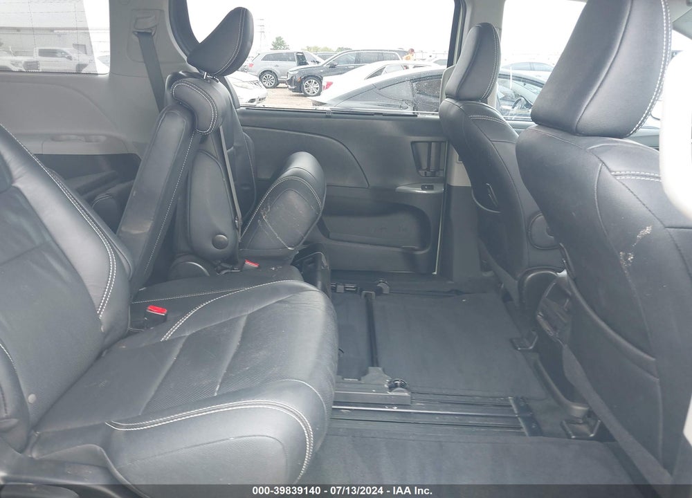 2017 TOYOTA SIENNA SE 8 PASSENGER VIN: 5TDXZ3DC8HS827960