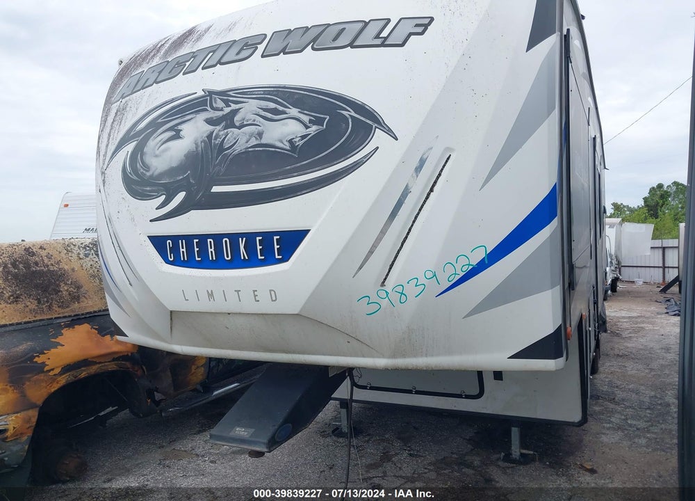 2019 FOREST RIVER CHEROKEE  ARCTIC WOLF M-305ML6 VIN: 5ZT3CKWB1K0703861