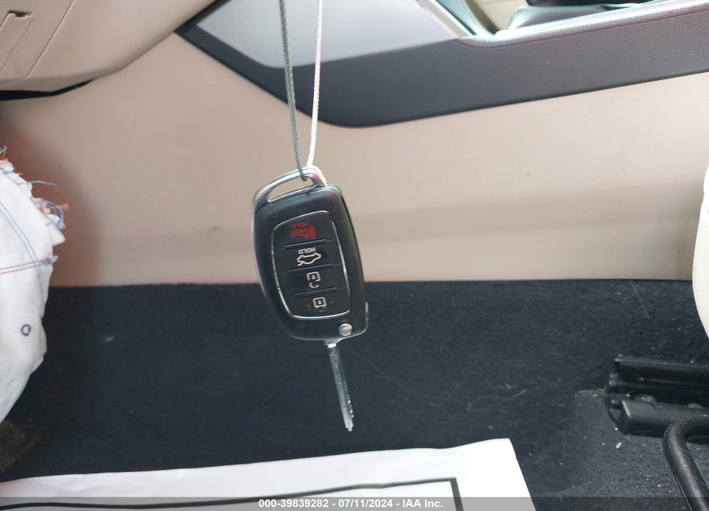 2015 HYUNDAI SONATA SE VIN: 5NPE24AF8FH059528