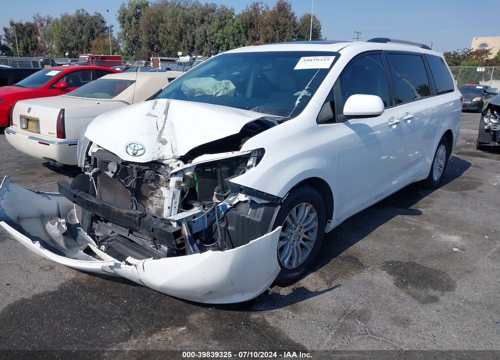 2013 TOYOTA SIENNA XLE V6 8 PASSENGER VIN: 5TDYK3DC6DS388972
