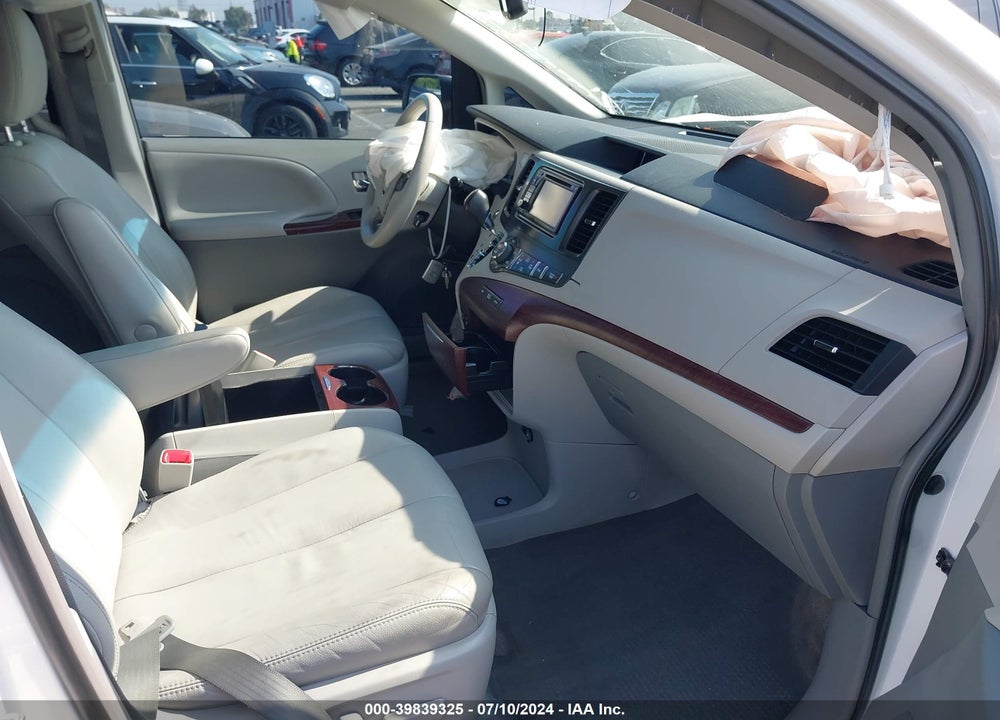 2013 TOYOTA SIENNA XLE V6 8 PASSENGER VIN: 5TDYK3DC6DS388972