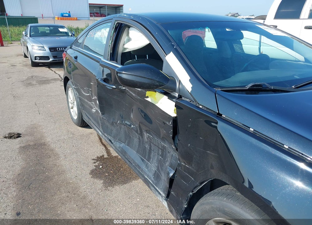 2013 HYUNDAI SONATA GLS VIN: 5NPEB4AC2DH803532