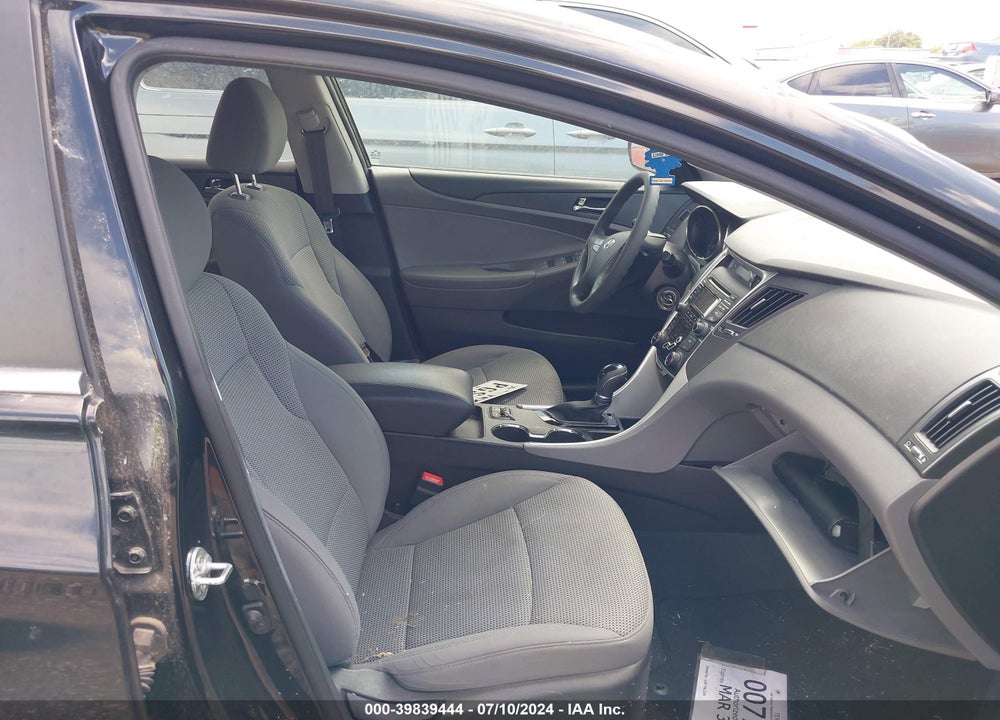 2013 HYUNDAI SONATA GLS VIN: 5NPEB4AC4DH623064