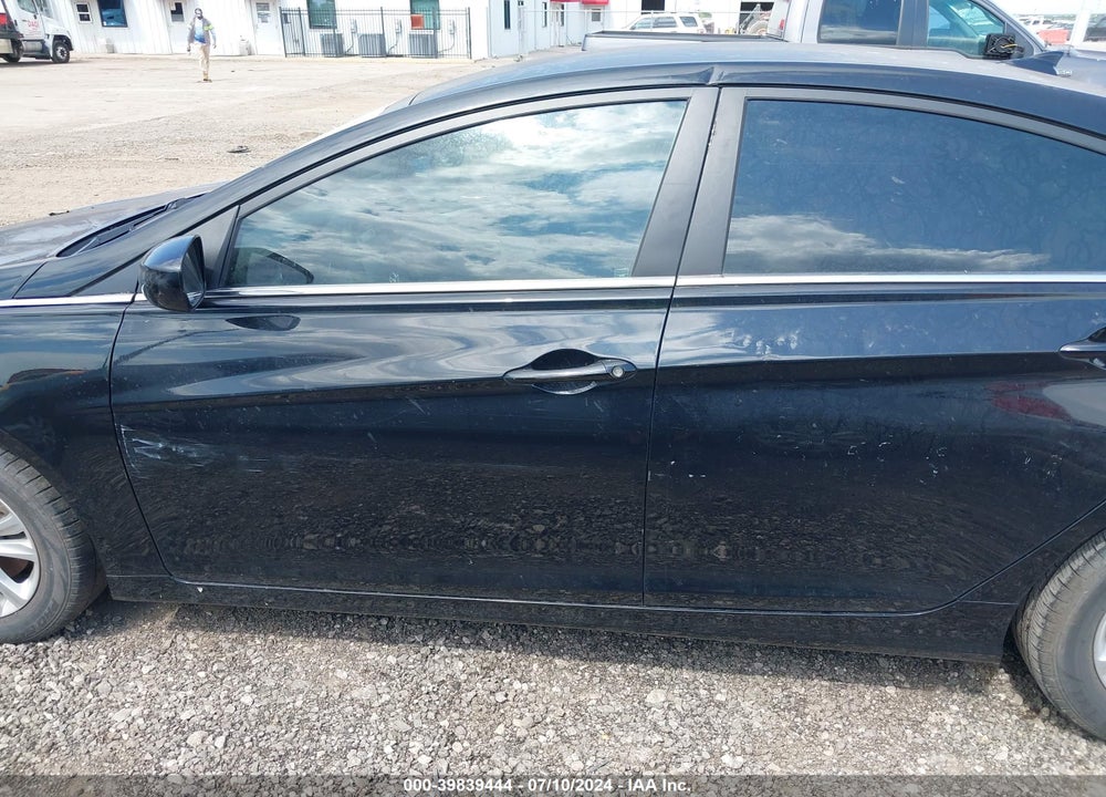2013 HYUNDAI SONATA GLS VIN: 5NPEB4AC4DH623064