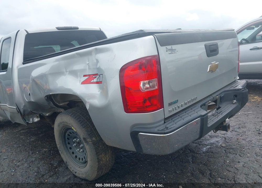 2011 CHEVROLET SILVERADO 1500 LT VIN: 1GCRCSE02BZ195021