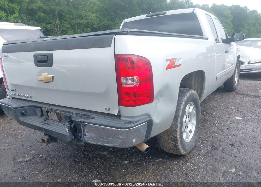 2011 CHEVROLET SILVERADO 1500 LT VIN: 1GCRCSE02BZ195021