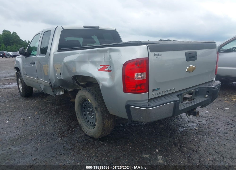 2011 CHEVROLET SILVERADO 1500 LT VIN: 1GCRCSE02BZ195021