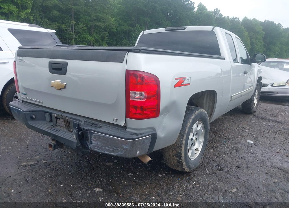 2011 CHEVROLET SILVERADO 1500 LT VIN: 1GCRCSE02BZ195021