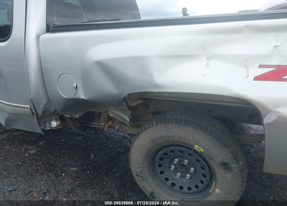2011 CHEVROLET SILVERADO 1500 LT VIN: 1GCRCSE02BZ195021