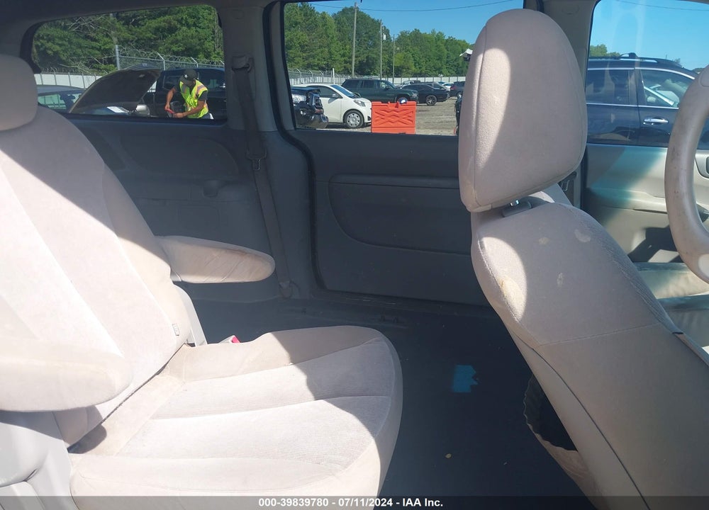 2010 KIA SEDONA VIN: KNDMG4C37A6350654