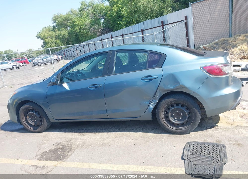 2010 MAZDA 3 I SPORT VIN: JM1BL1SG2A1240582