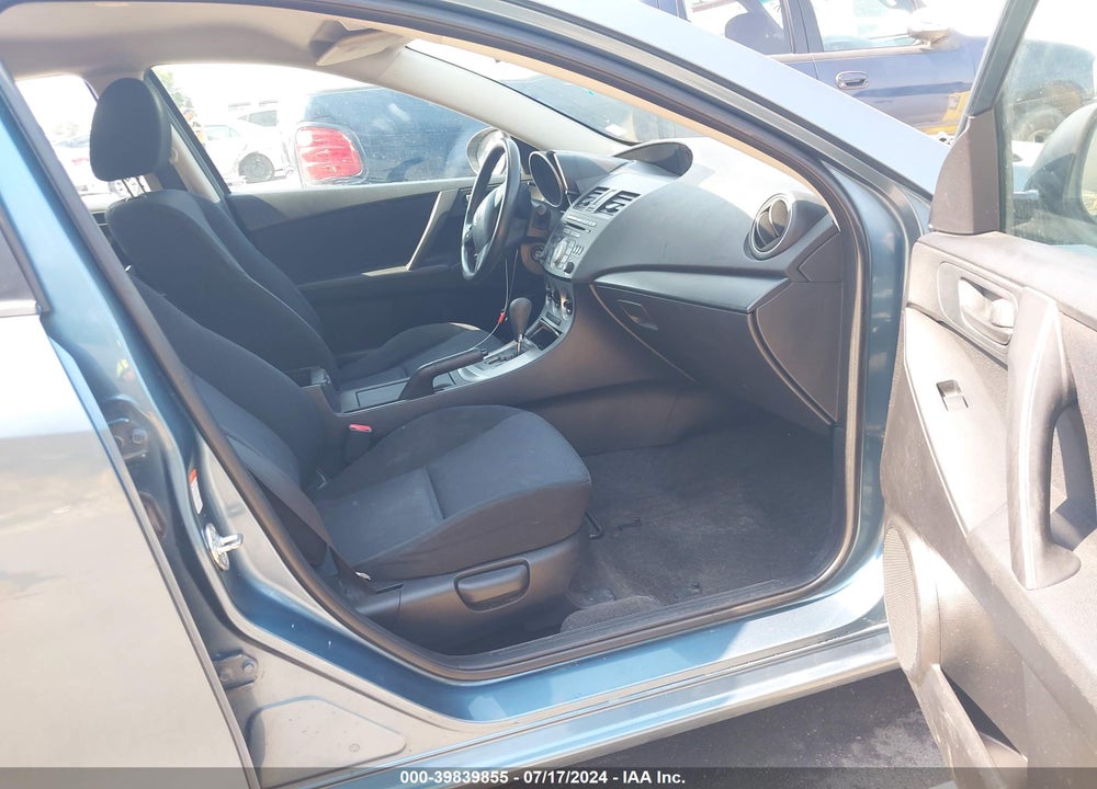 2010 MAZDA 3 I SPORT VIN: JM1BL1SG2A1240582
