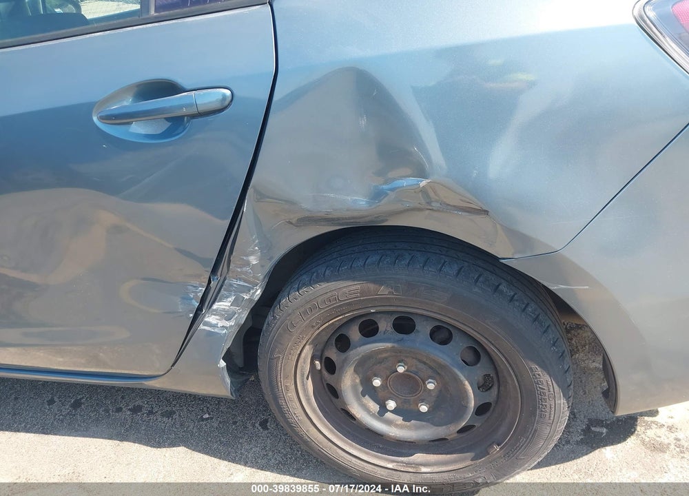 2010 MAZDA 3 I SPORT VIN: JM1BL1SG2A1240582