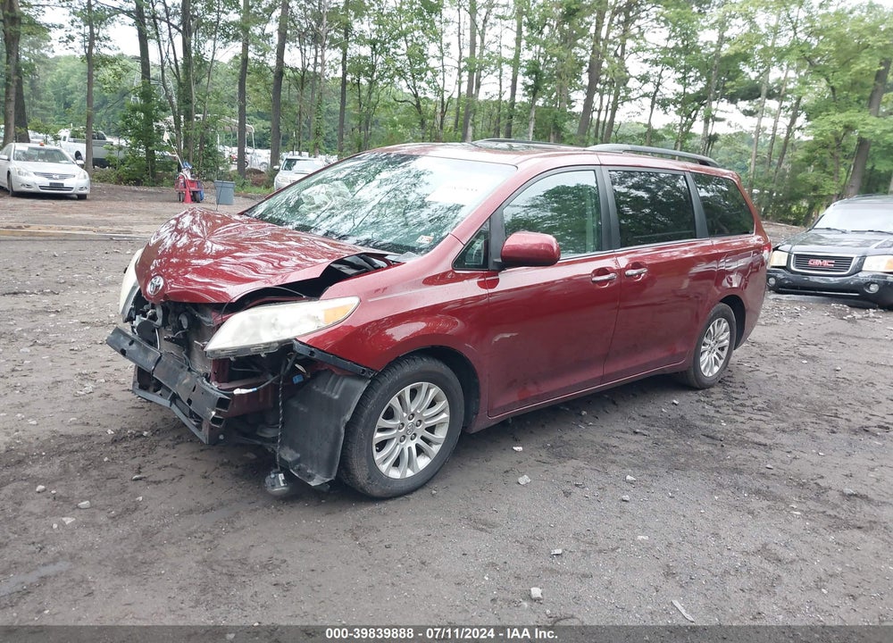 2013 TOYOTA SIENNA XLE V6 8 PASSENGER VIN: 5TDYK3DC4DS354982